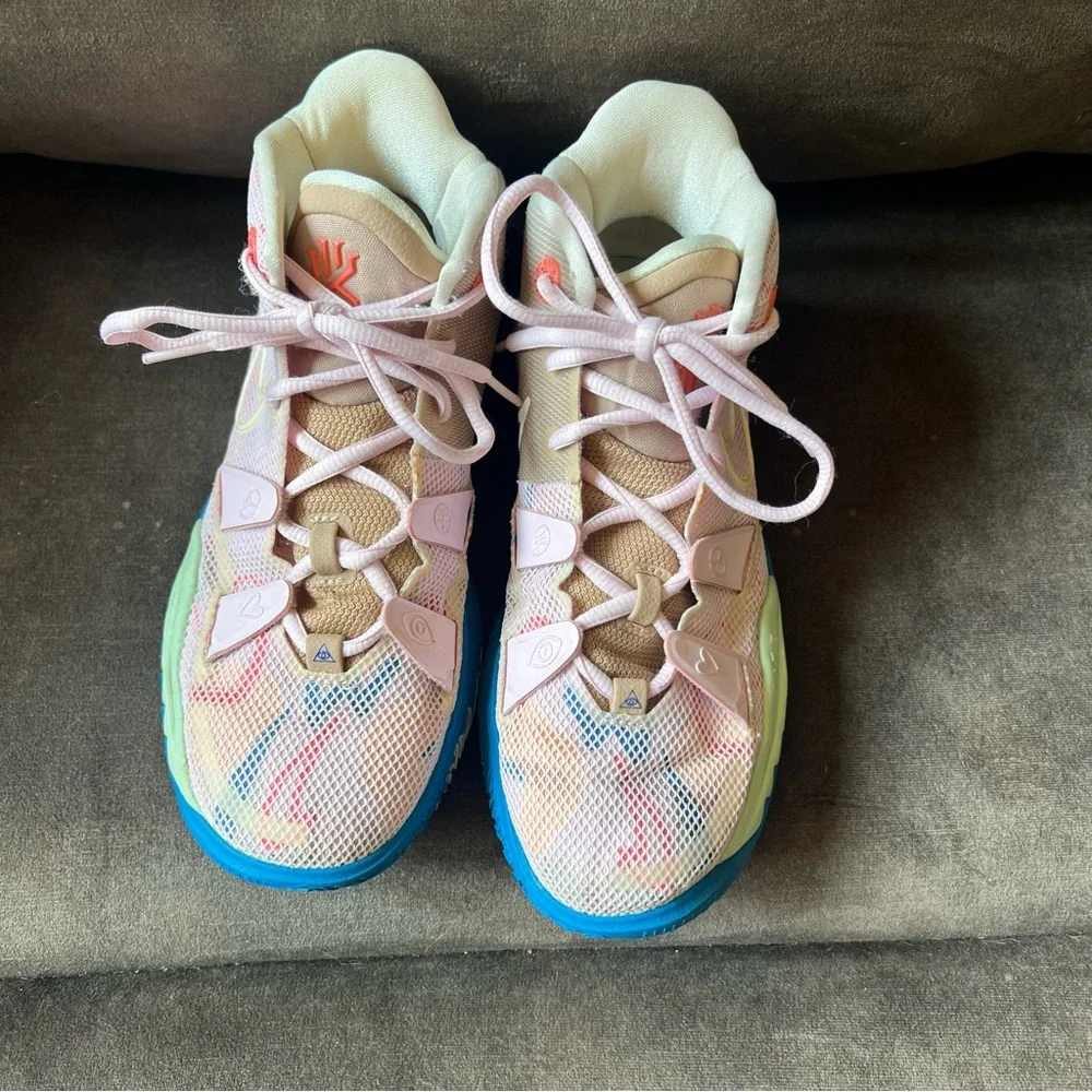Nike Kyrie 7 1‎ World 1 People Regal Pink Youth 4.5